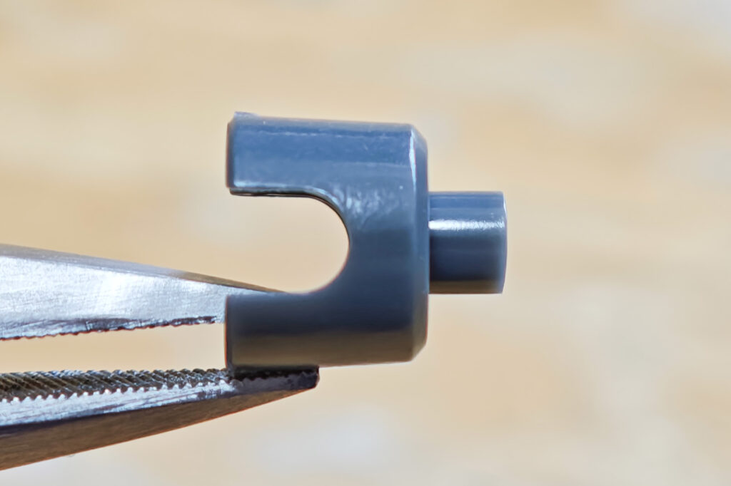 受け部分の軸を2mm～2.5mmほど残してカットする
